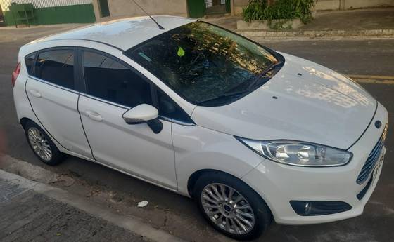 FORD FIESTA 1.6 TITANIUM HATCH 16V FLEX 4P POWERSHIFT
